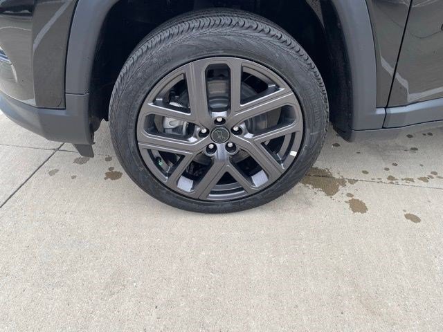 New 2026 Diamond Black Crystal Pearlcoat Jeep Limited Altitude image 7