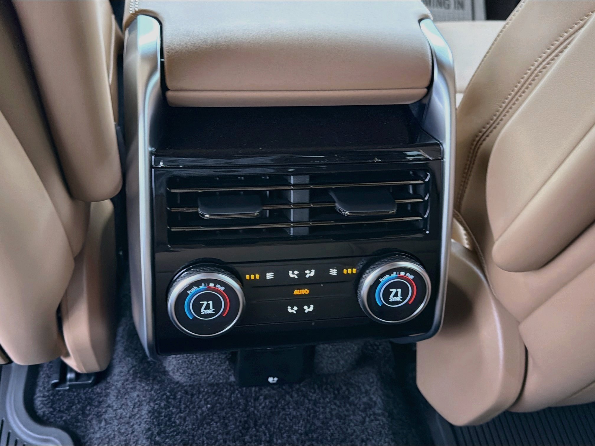 New 2027 British Racing Green LAND ROVER SE image 21