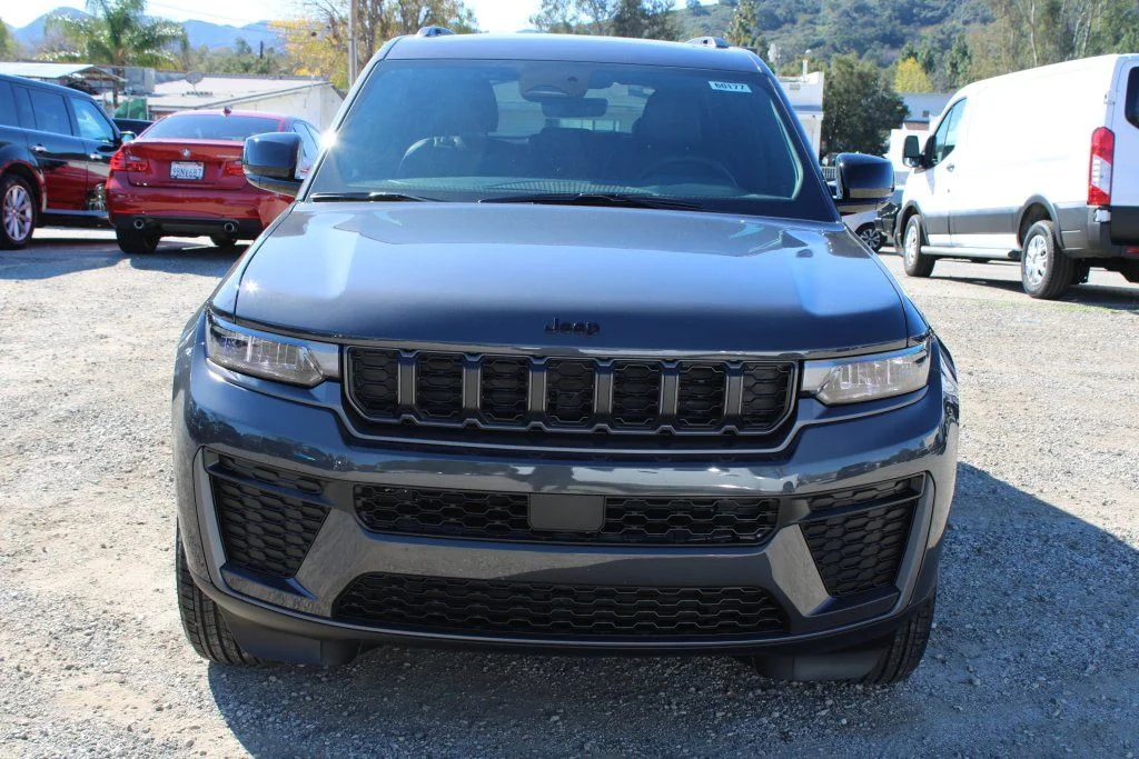 New 2026 Baltic Gray Metallic Clear-Coat Exterior Paint Jeep Laredo image 2