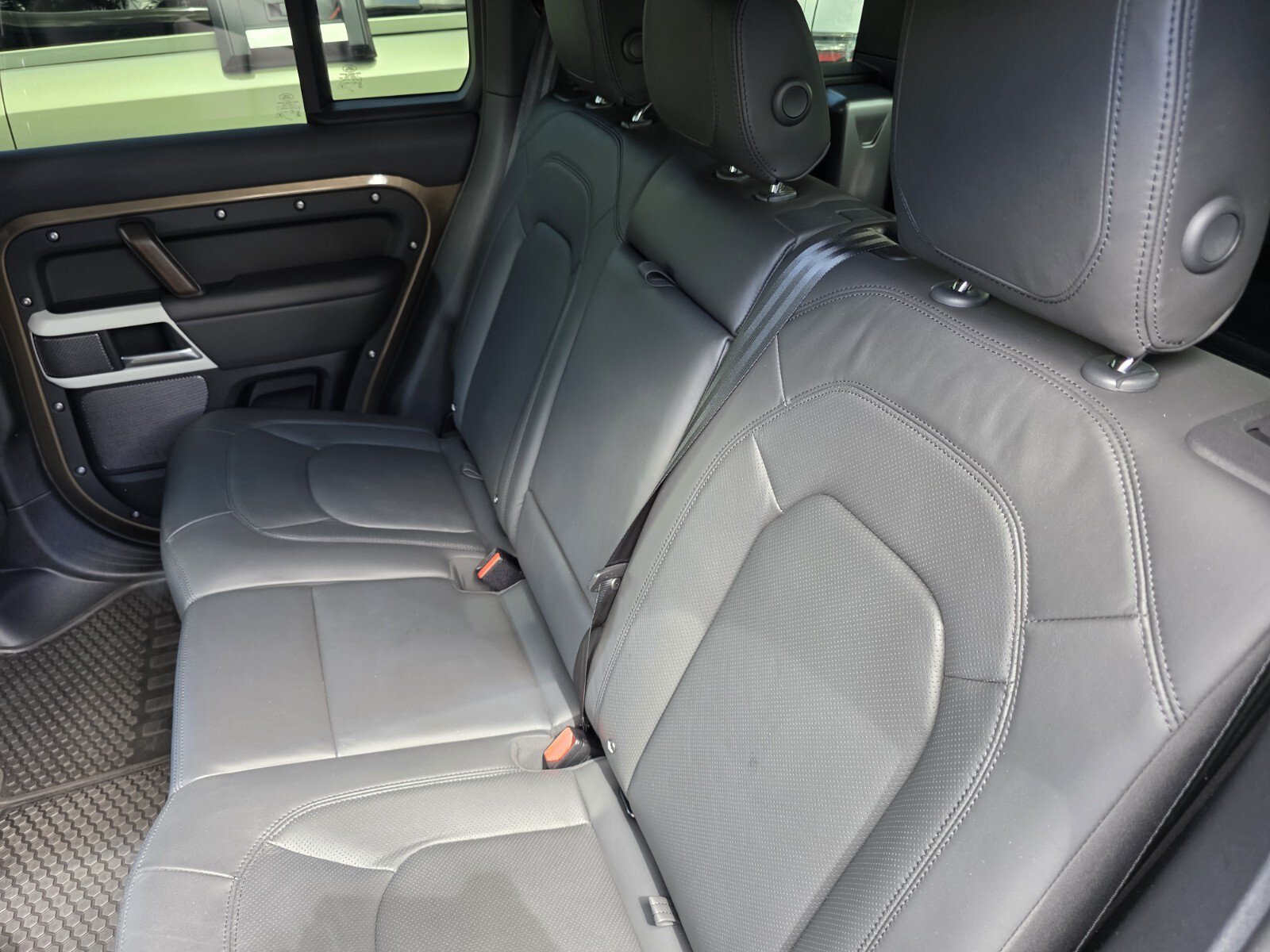 Certified Used 2024 Gondwana Stone Metallic Land Rover SE image 17