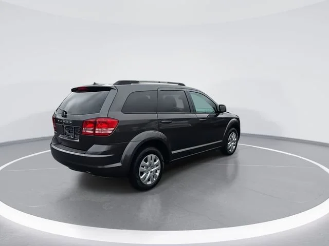 Used 2018 Gray Dodge SE image 8