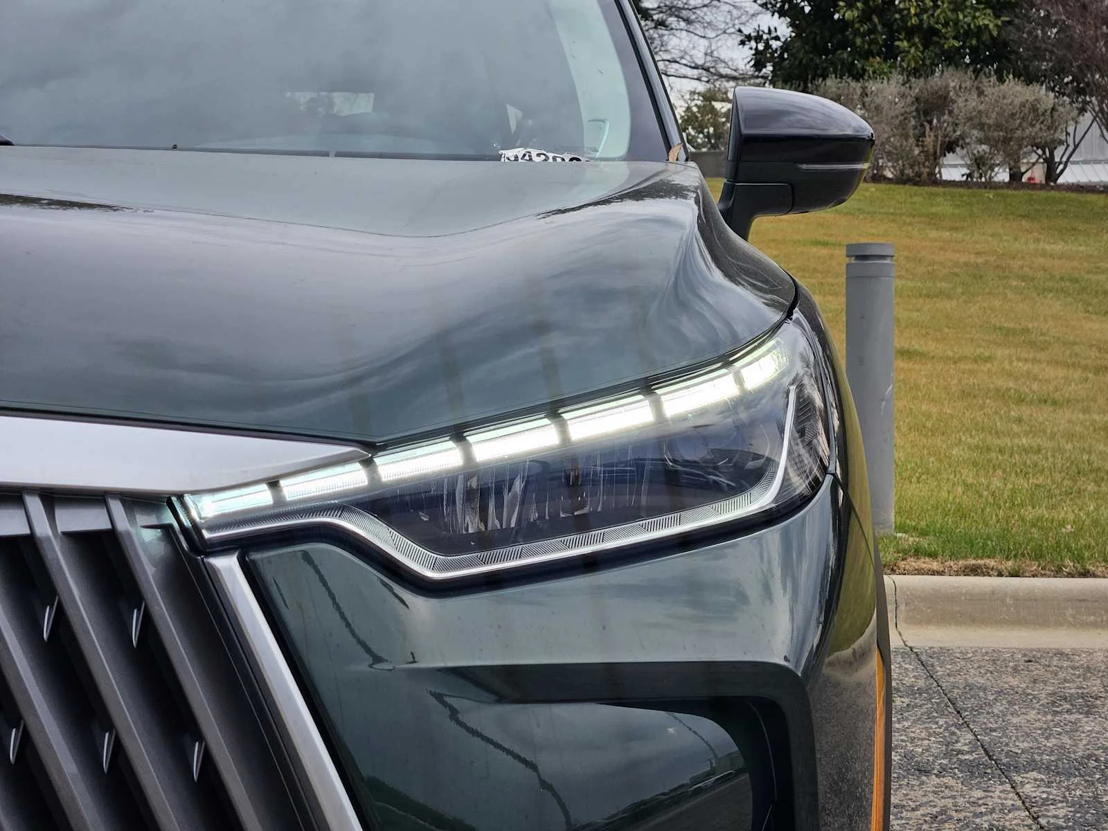 New 2026 DEEP EMERALD INFINITI Luxe FWD image 6