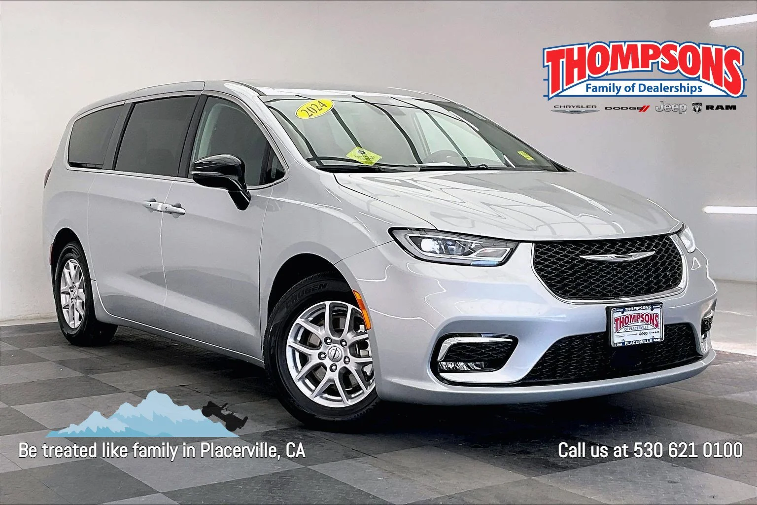 2024 Chrysler Pacifica Touring L's photo