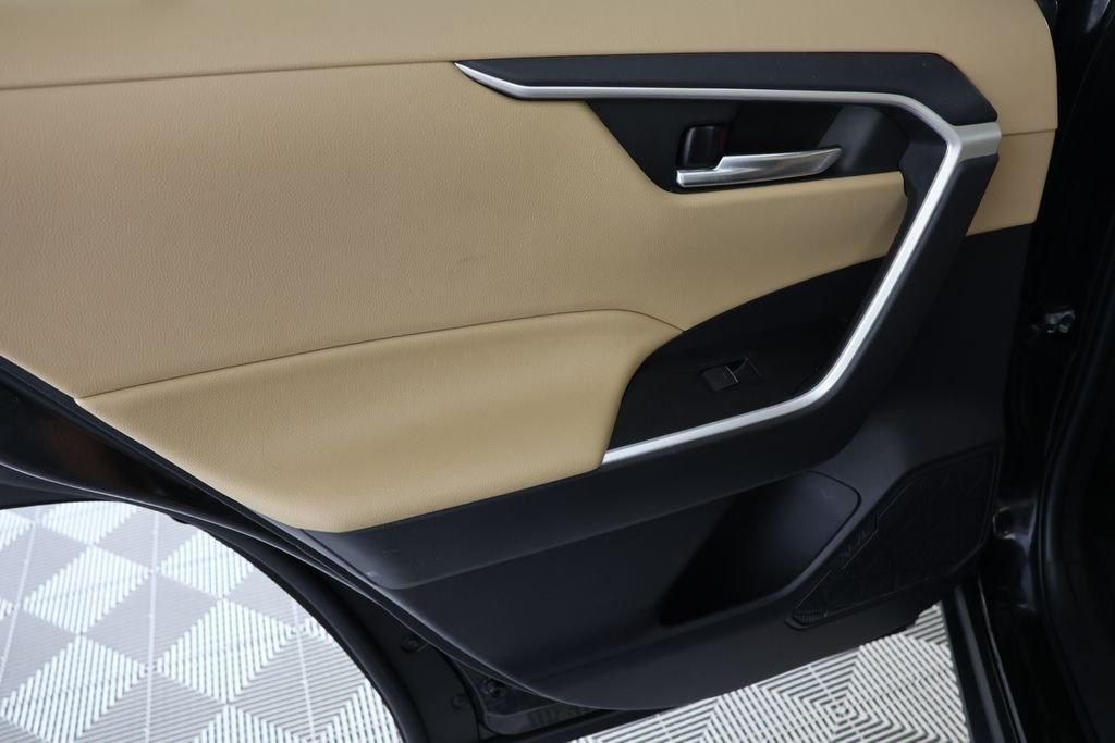 Used 2022 Black Toyota XLE image 27
