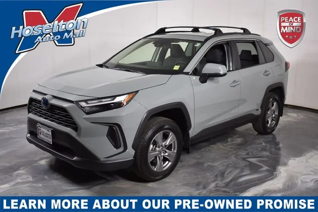 Used 2023  Toyota XLE image 1