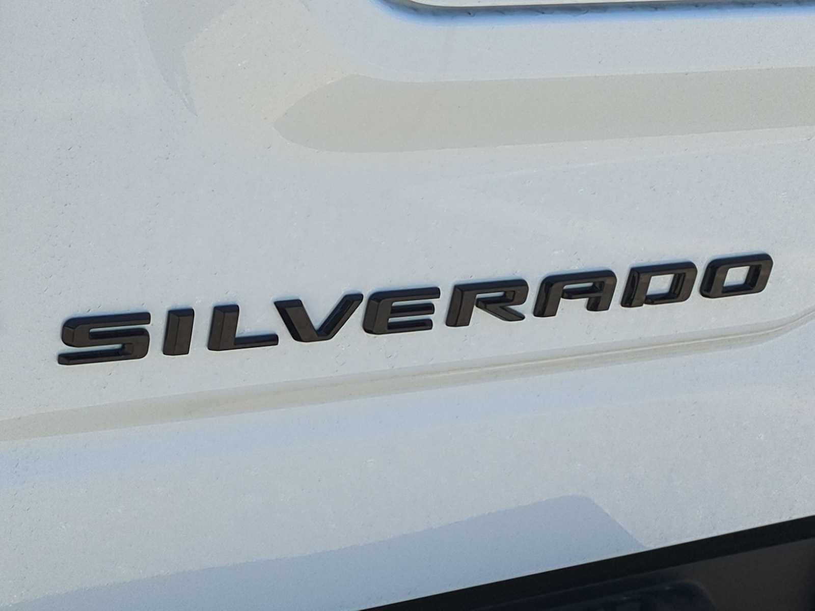 New 2026 Summit White Chevrolet RST image 9