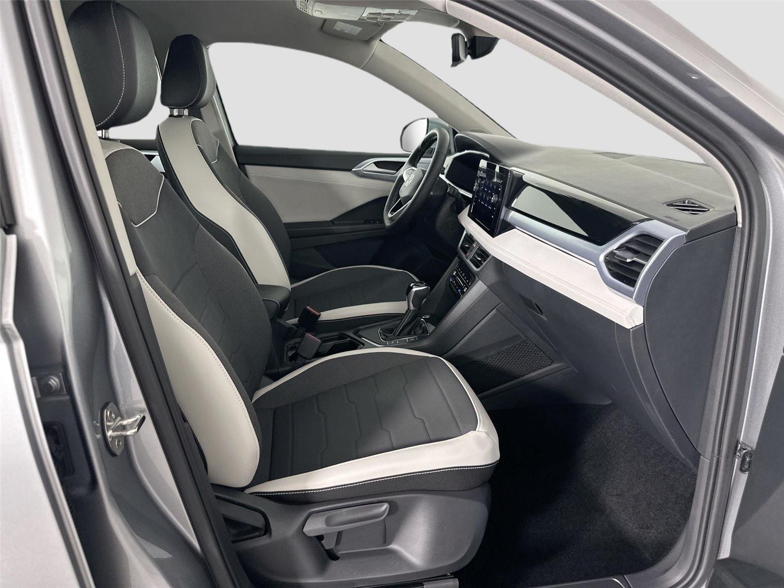 2025 Volkswagen Taos SE - Photo 21