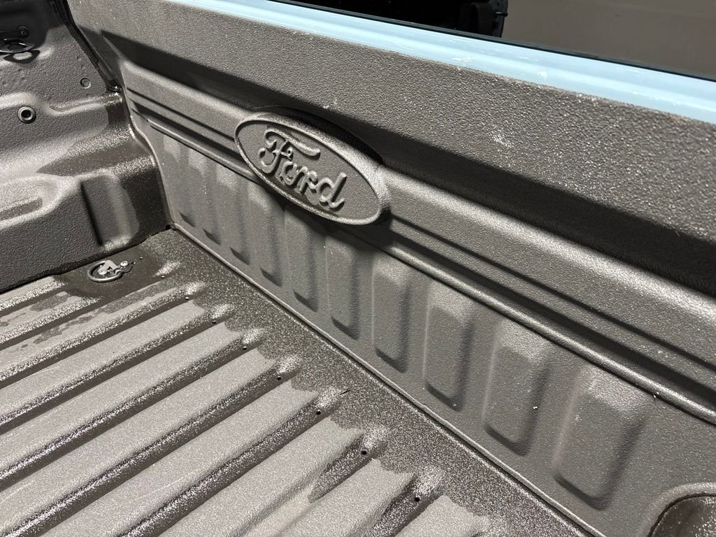 Used 2022  Ford XL image 30