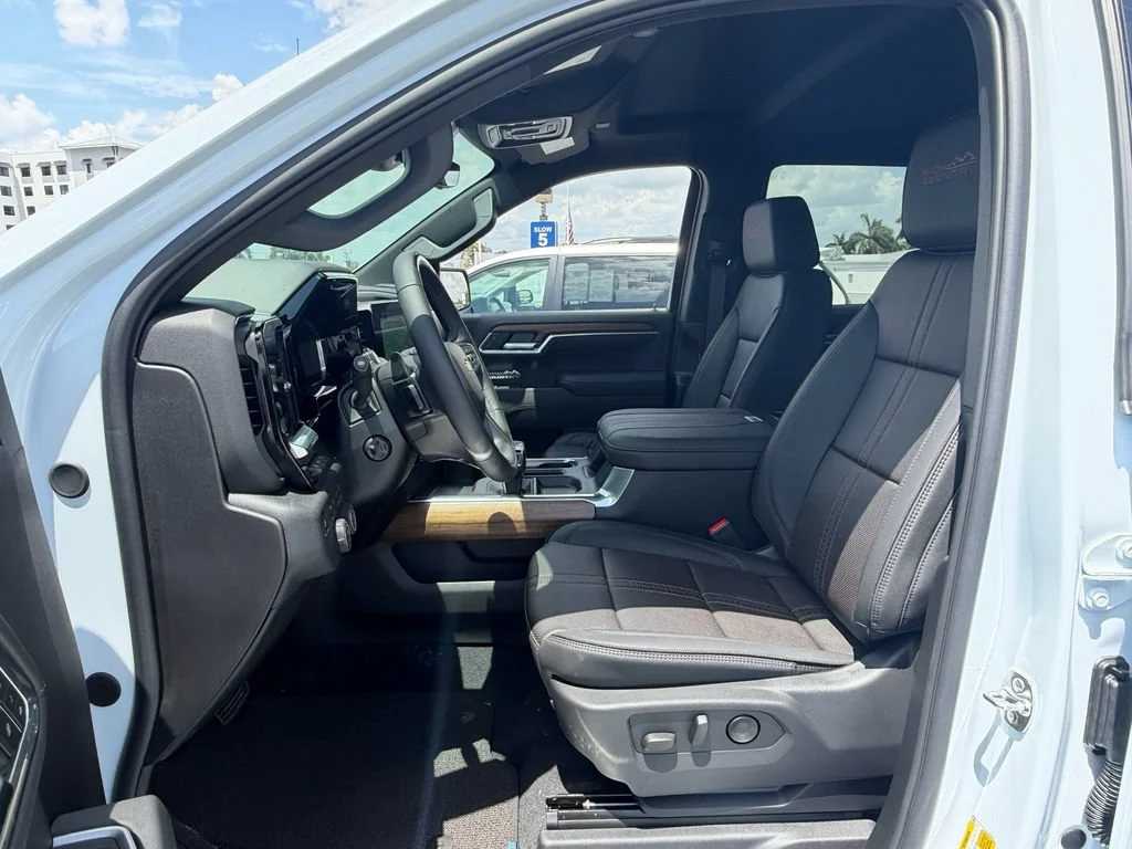 New 2026 Polar White Tricoat Chevrolet High Country image 5