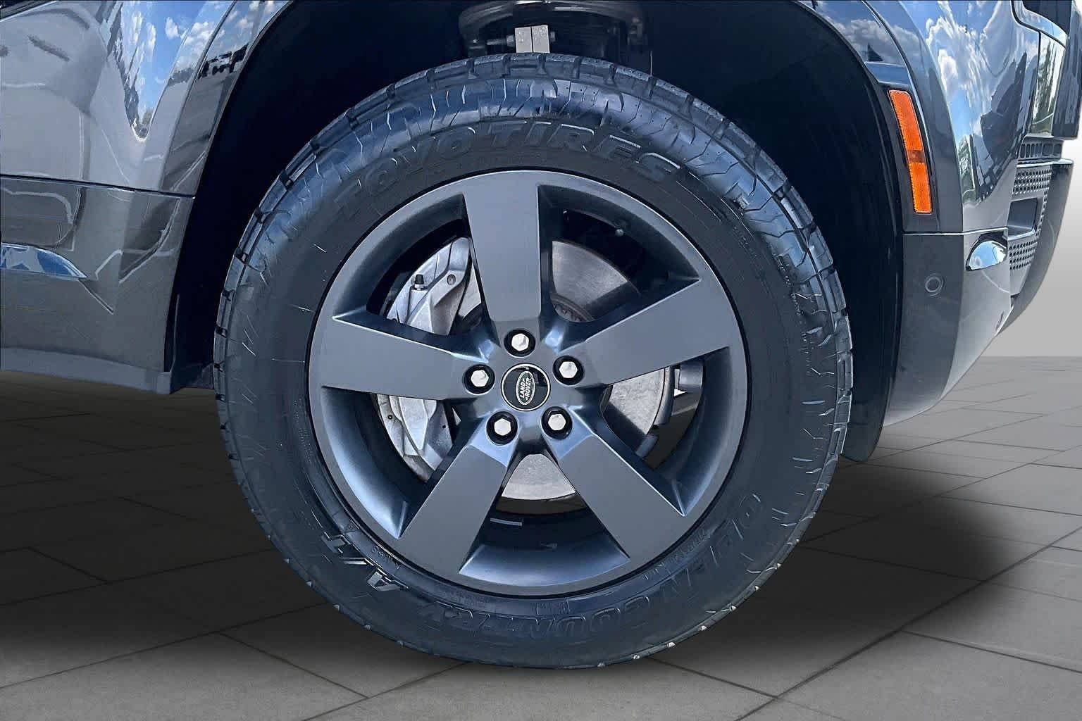 Used 2024 Carpathian Grey Premium Metallic Land Rover X-Dynamic SE image 9