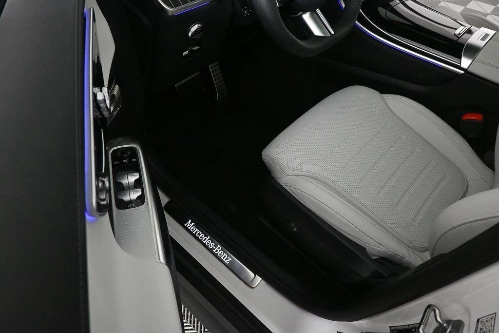 New 2027 Polar White Mercedes-Benz GLC 300 image 7