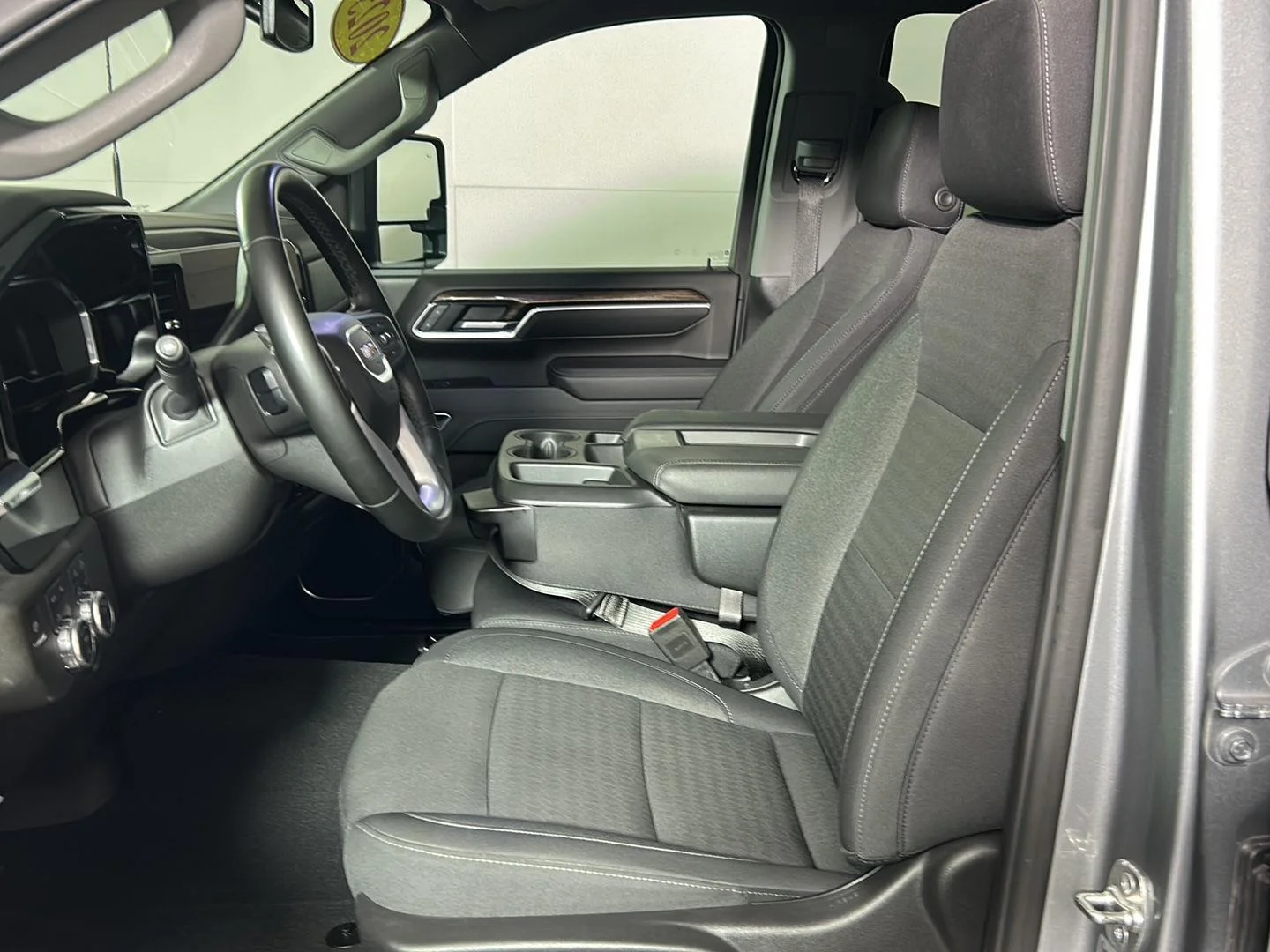 Used 2025 Sterling Metallic GMC SLE image 14