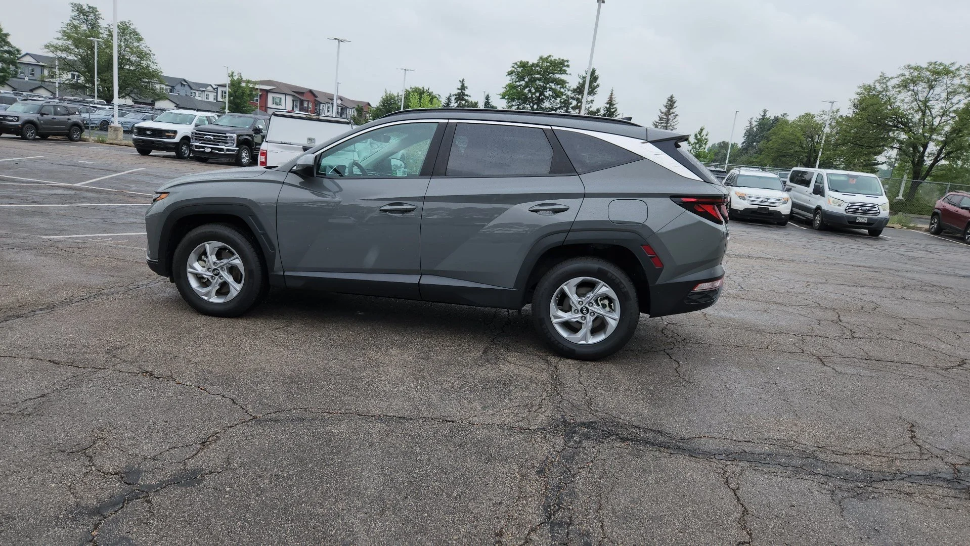 Used 2024 Hampton Gray Hyundai SEL image 5