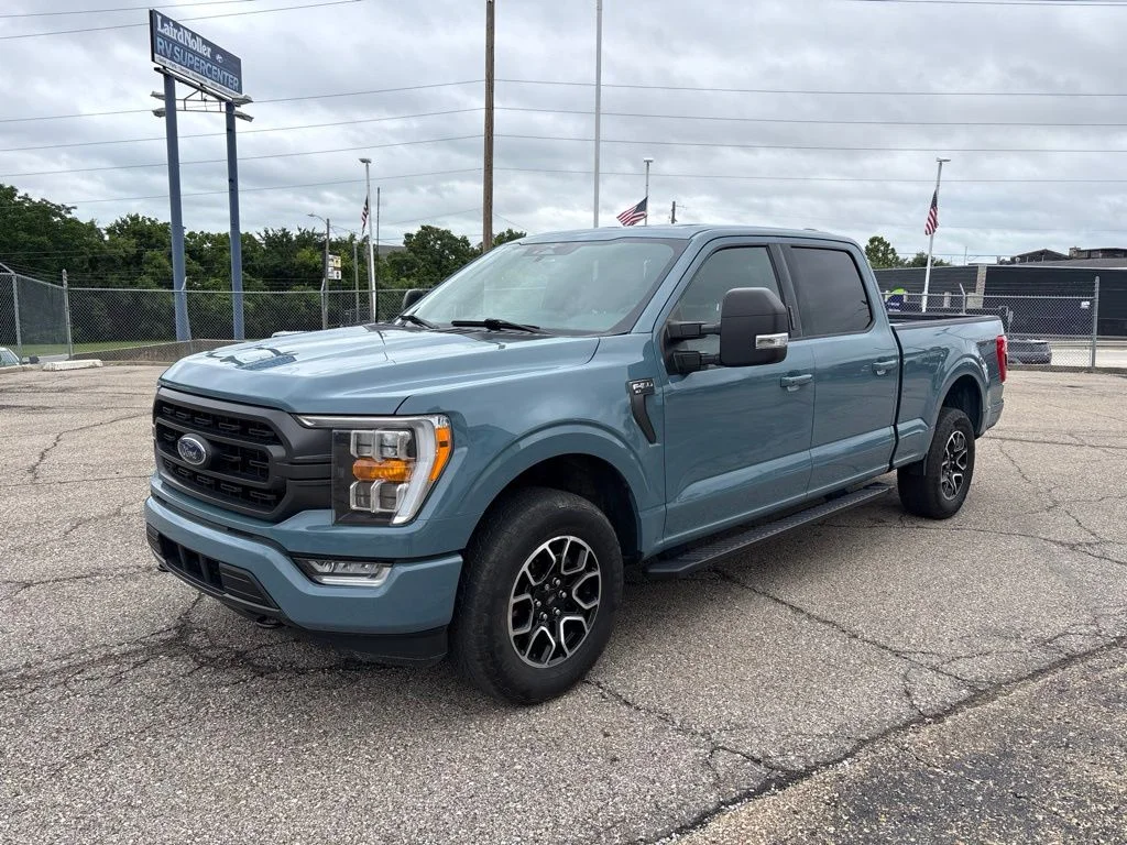 Used 2023 Blue Ford XLT image 3