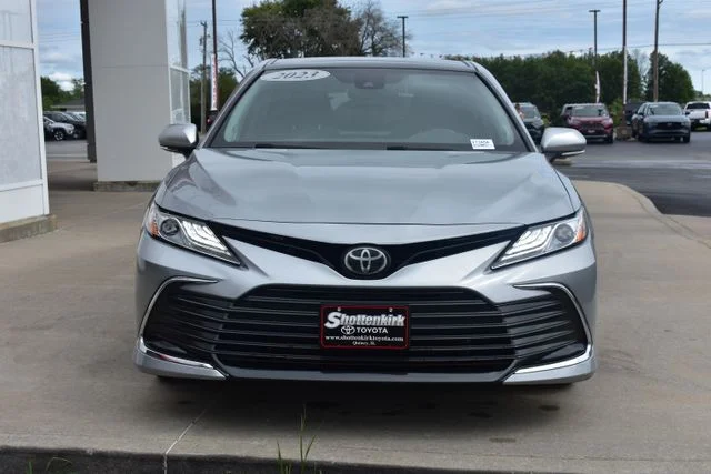 Used 2023 Silver Toyota XLE image 3