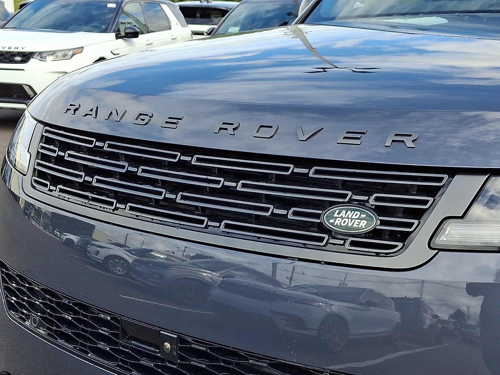 New 2027 Varesine Blue Land Rover Dynamic SE image 17