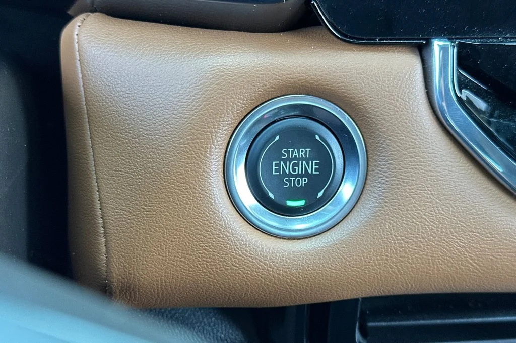 Used 2025 Silver GMC AT4 image 21