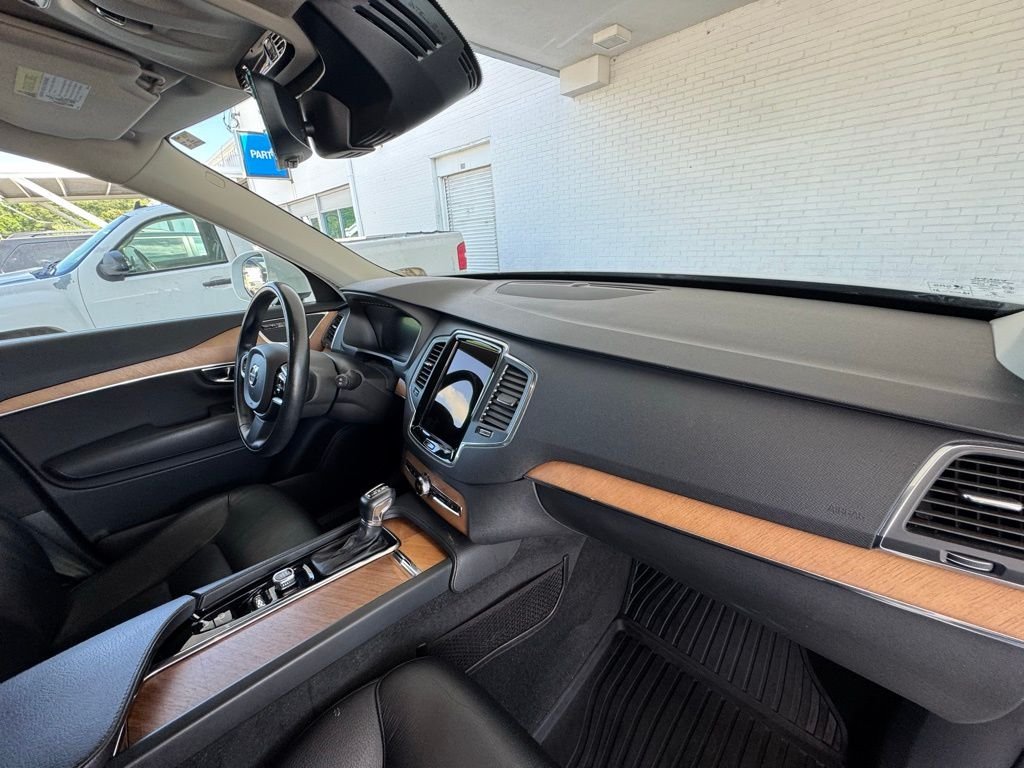 Used 2021  Volvo T6 Momentum image 16