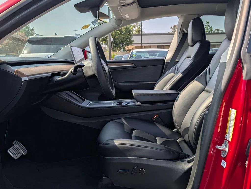 Used 2023  Tesla Performance image 12