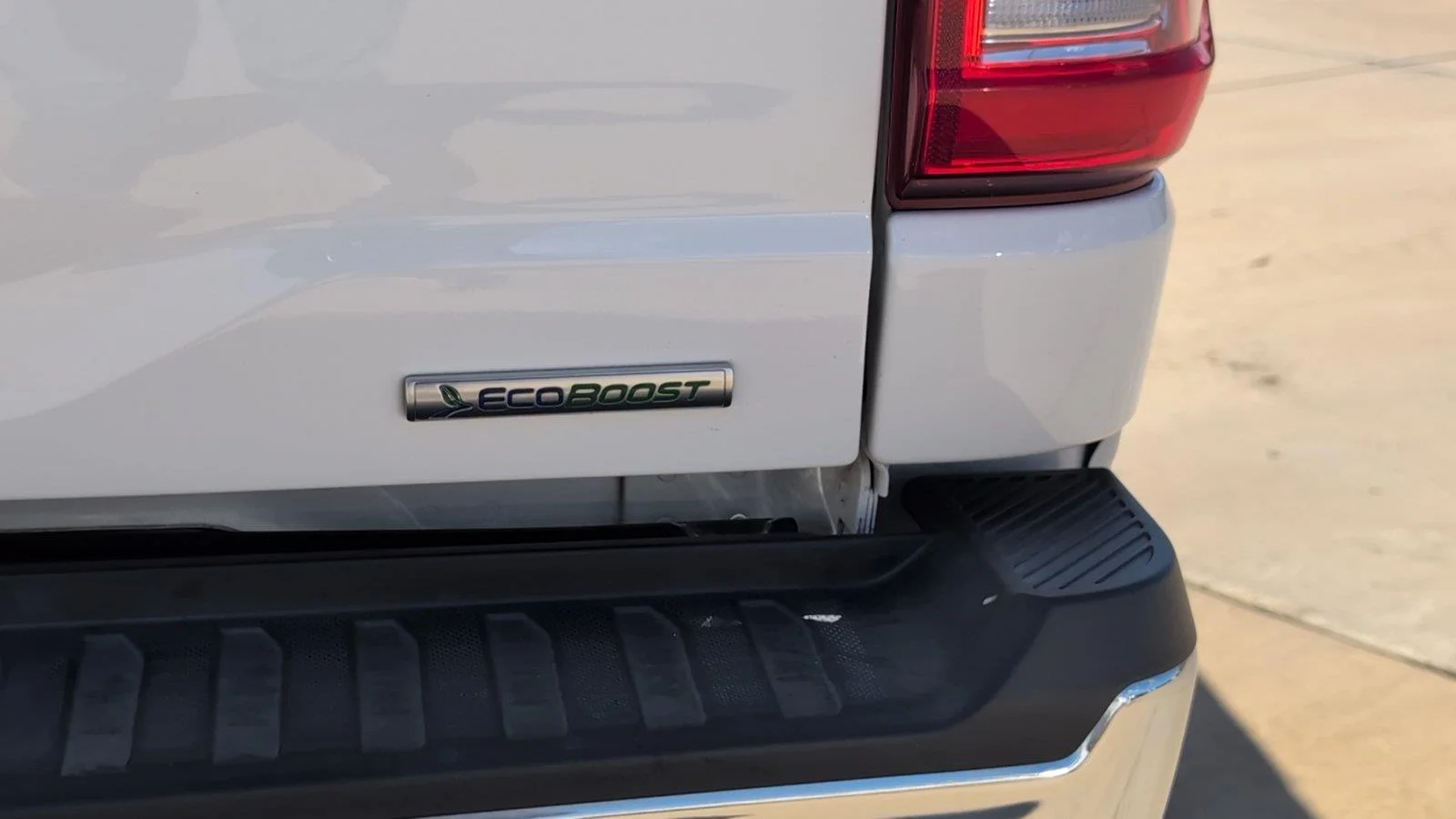 Used 2023 Oxford White Ford LARIAT image 5