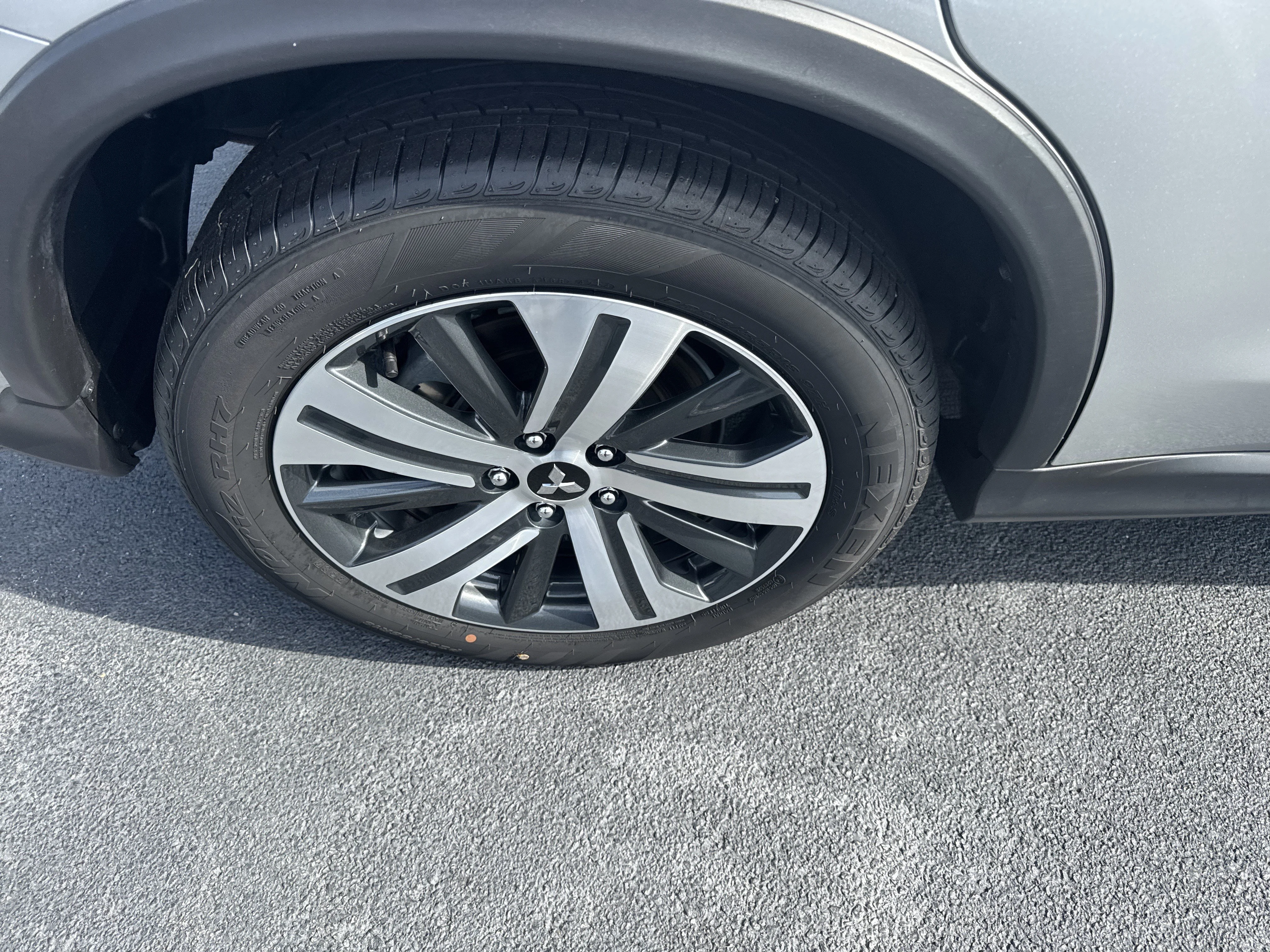 Used 2025  Mitsubishi 2.0 ES image 18