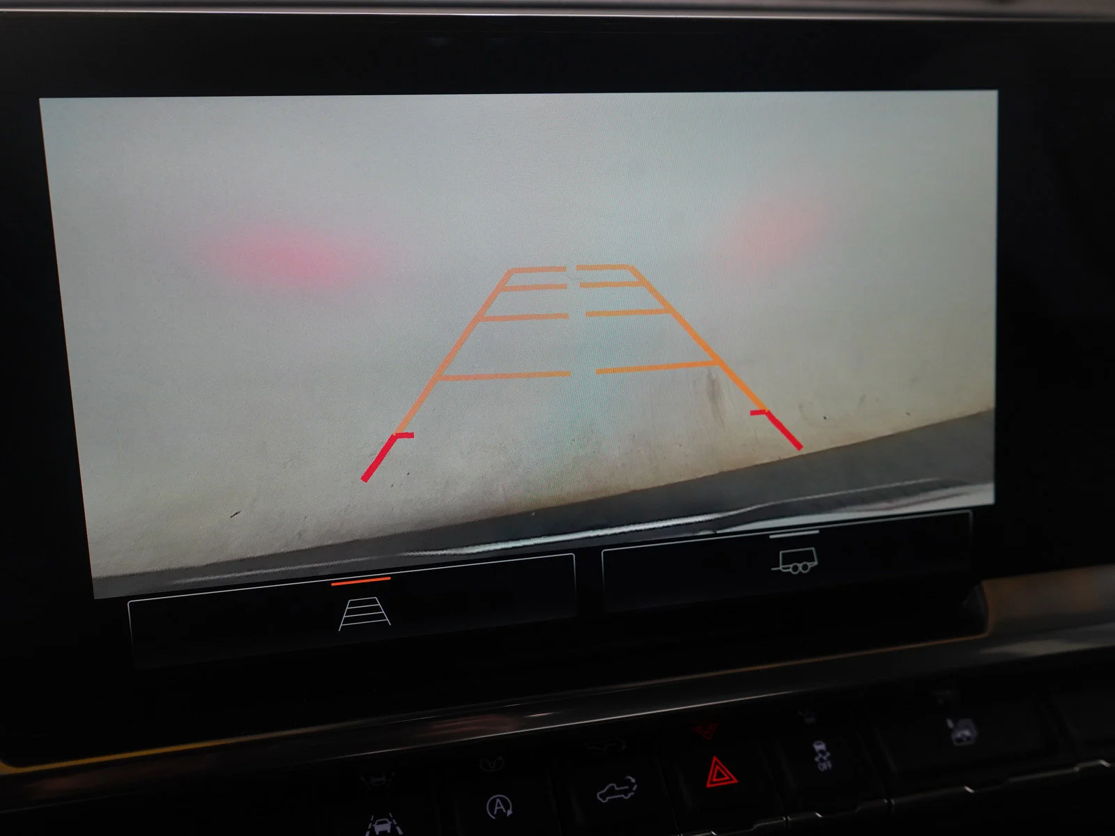 Used 2023 White GMC SLE image 31