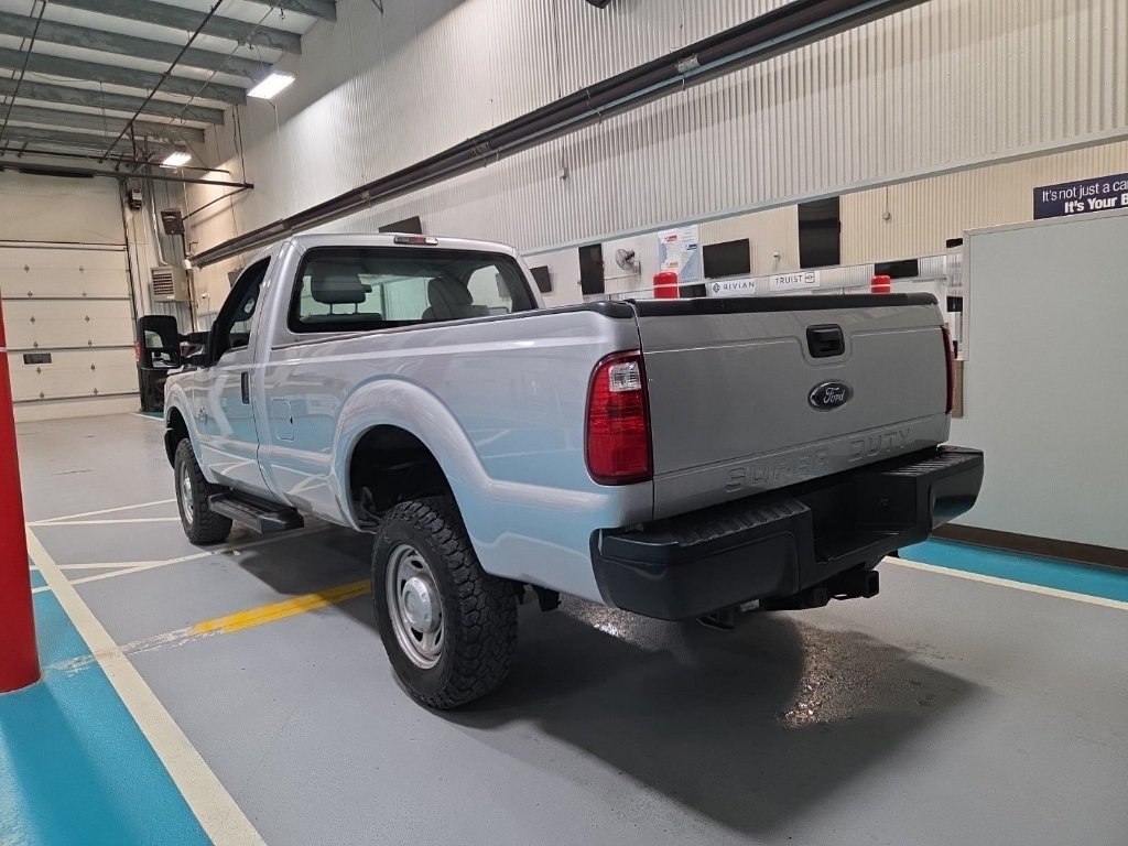 Used 2015 Magnetic Metallic Ford XL image 2