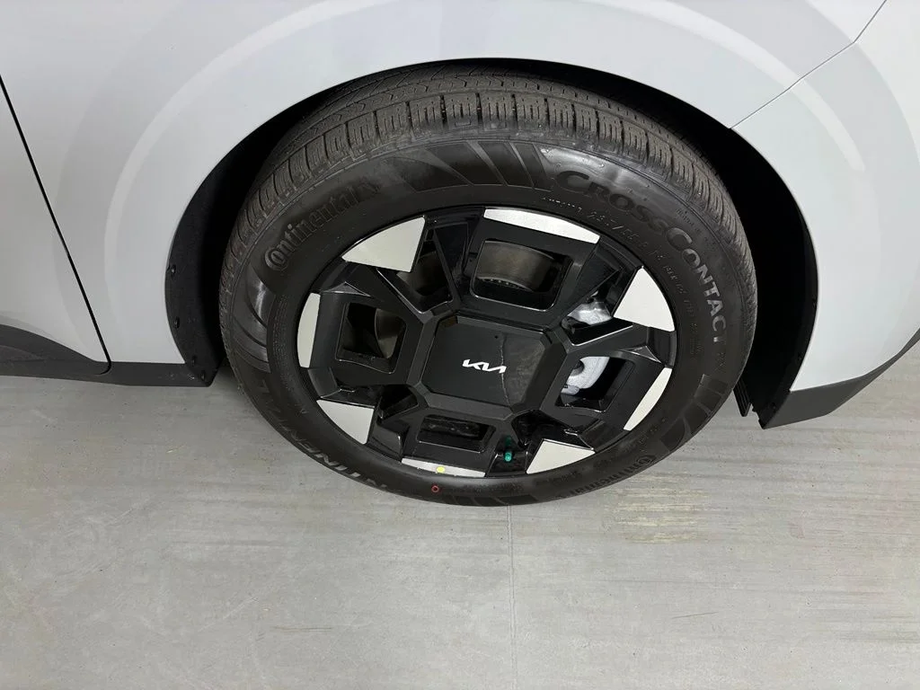 New 2026 Ceramic Silver Kia EX image 10