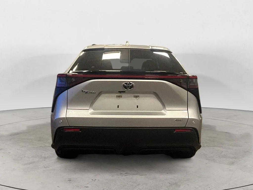 Used 2023 Elemental Silver Toyota XLE image 4