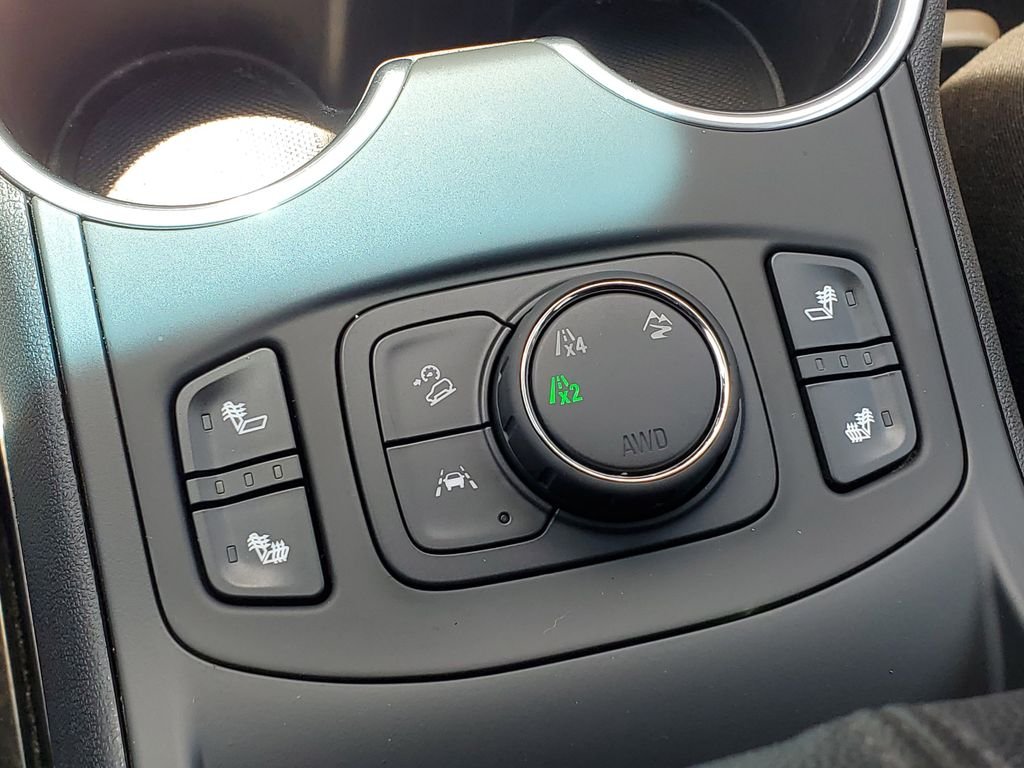 Used 2021 White GMC SLE image 28