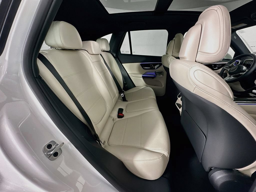New 2026 Polar White Mercedes-Benz GLC 300 image 63