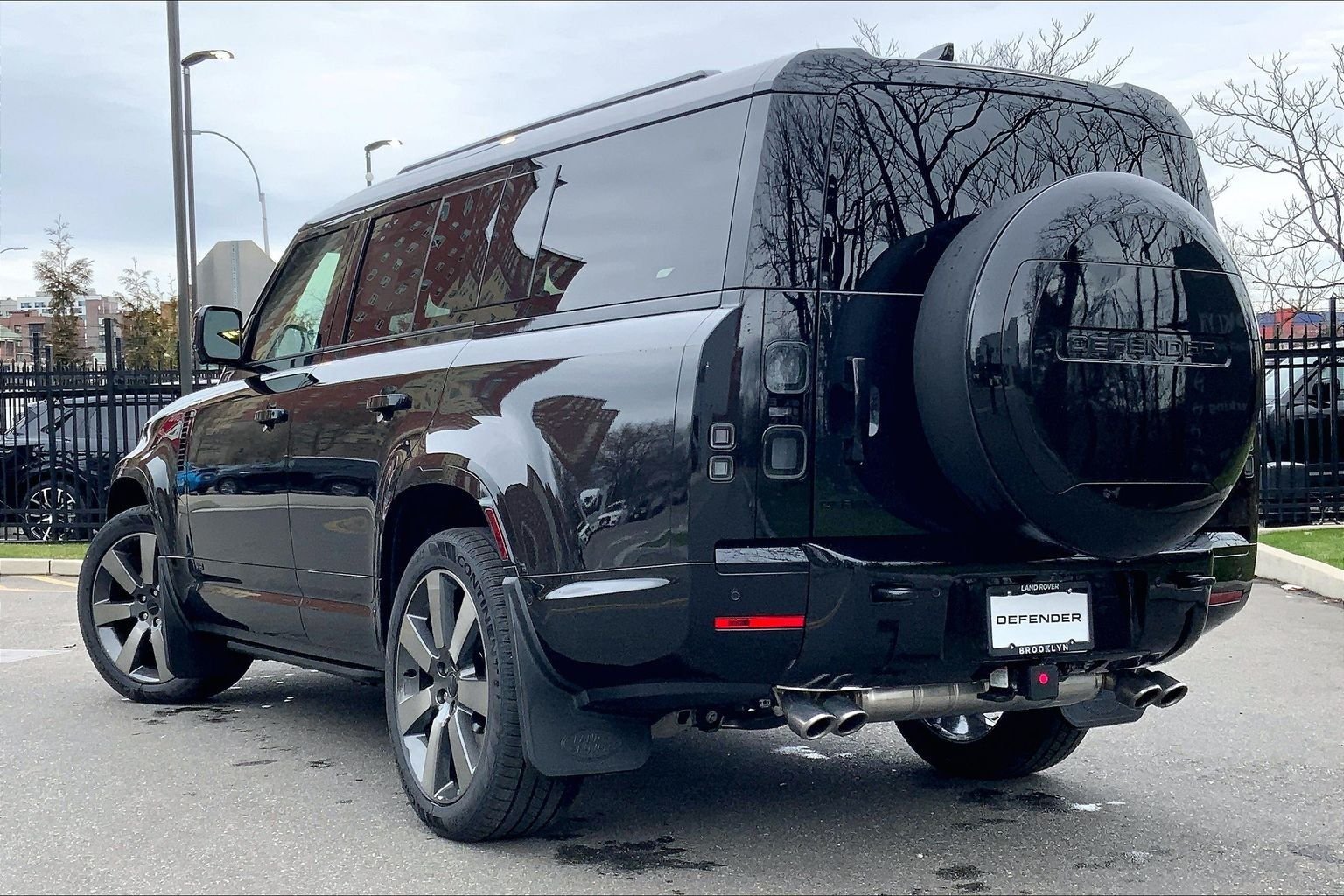 New 2026 Santorini Black Land Rover V8 image 12