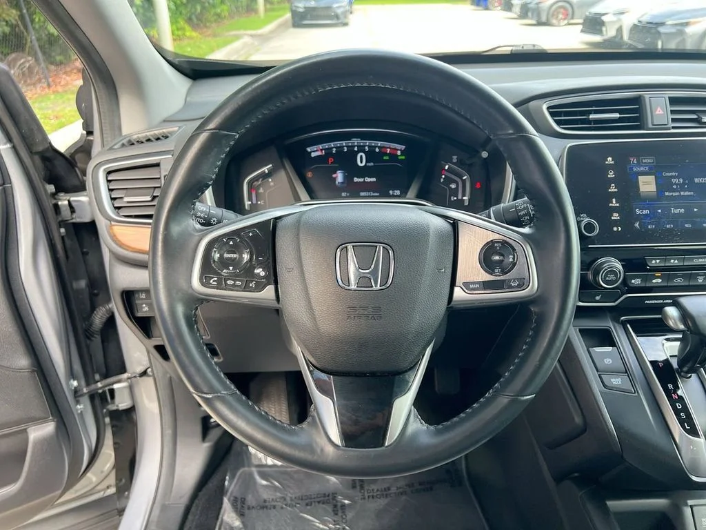 Used 2019 Lunar Silver Metallic Honda Touring image 13