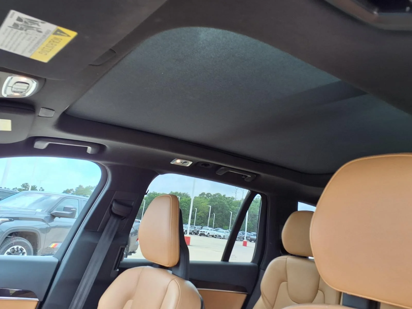Used 2018 Gray Volvo T6 Momentum image 14