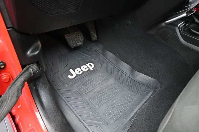 Used 2018 Red Jeep Unlimited Sport S image 17