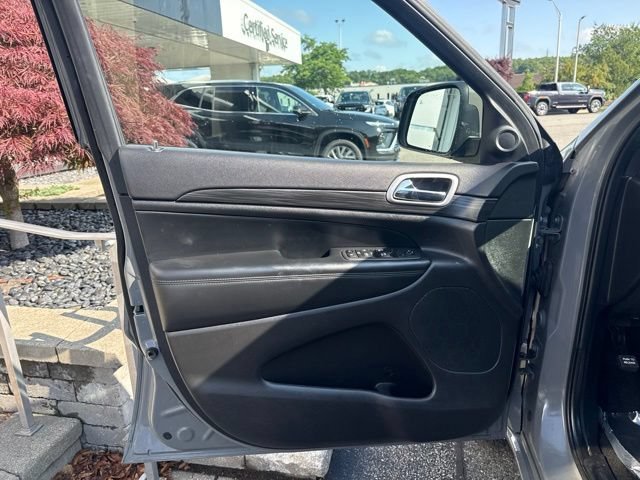 Used 2022 Gray Jeep Laredo X image 9