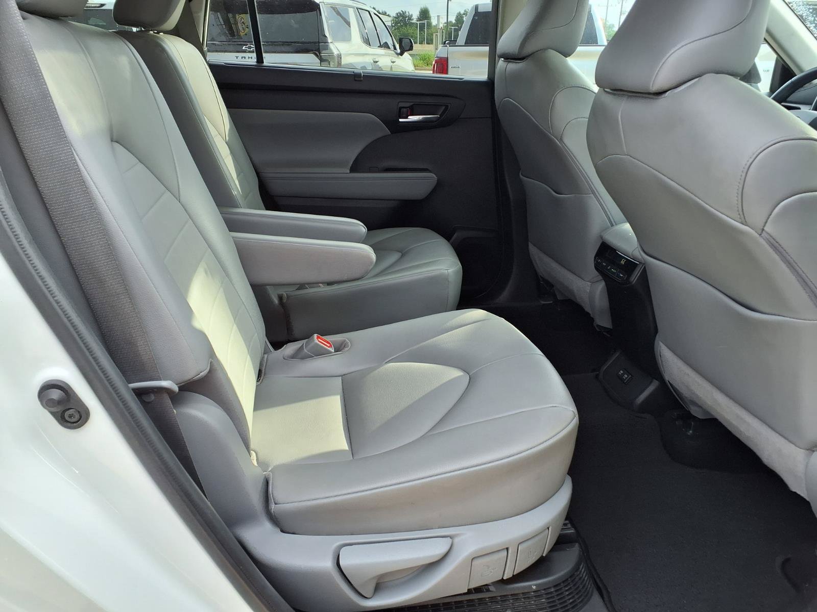 Certified Used 2020 Blizzard Pearl Toyota XLE image 19