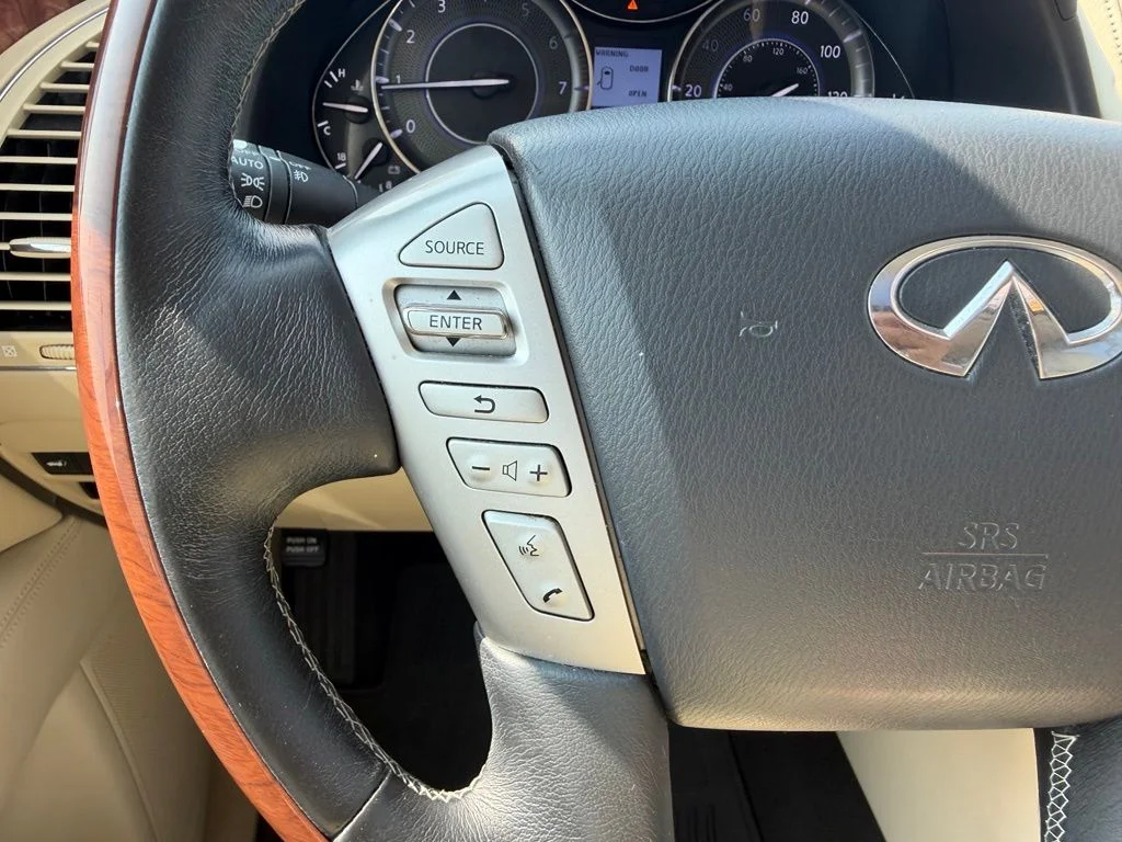 Used 2018 White INFINITI Base image 23