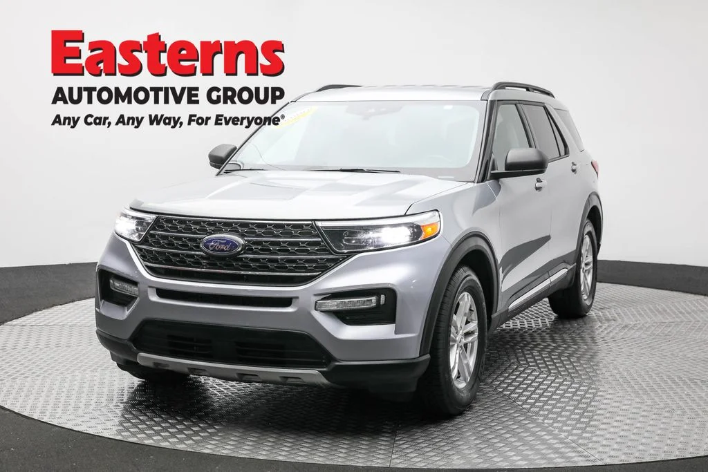 Used 2023 Silver Ford XLT image 1