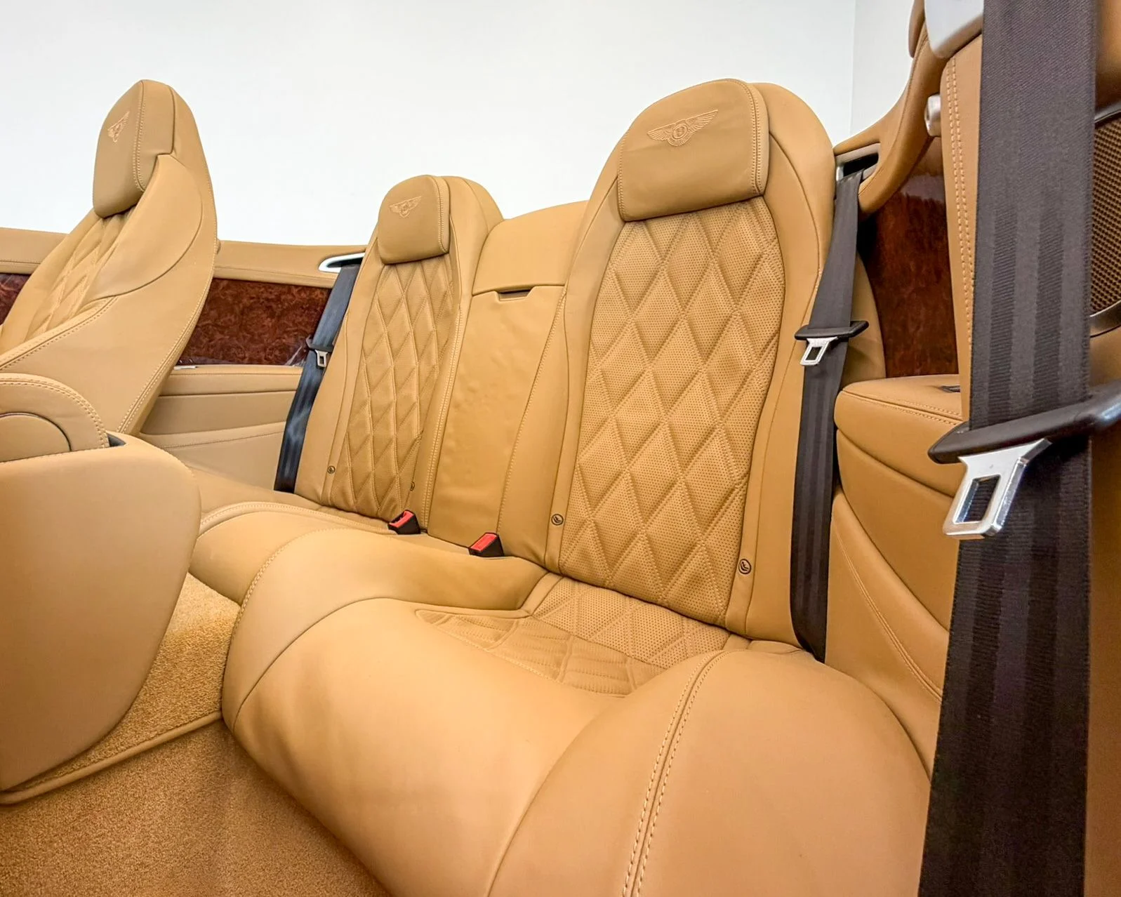 Used 2014 Black Bentley Base image 18