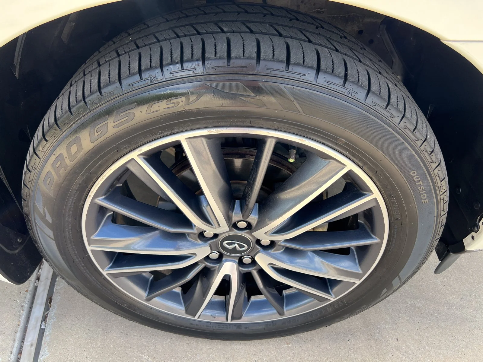 Used 2020 White INFINITI LUXE image 9