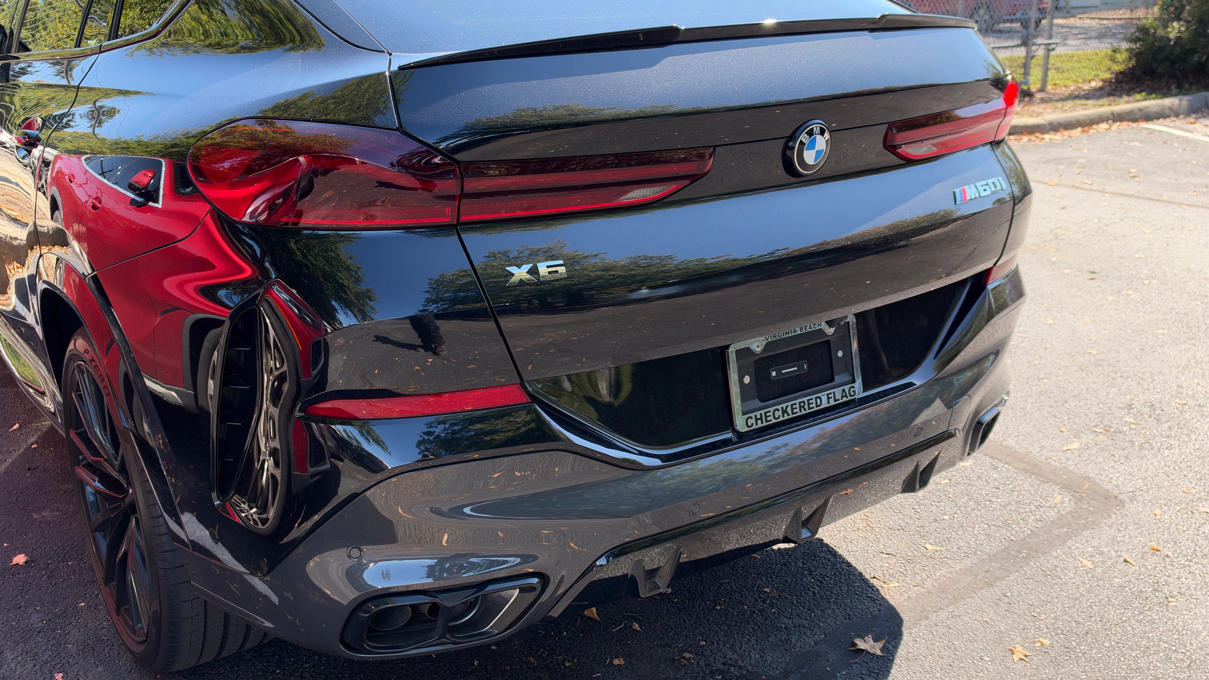 Used 2027 Black Sapphire Metallic BMW M60i image 9