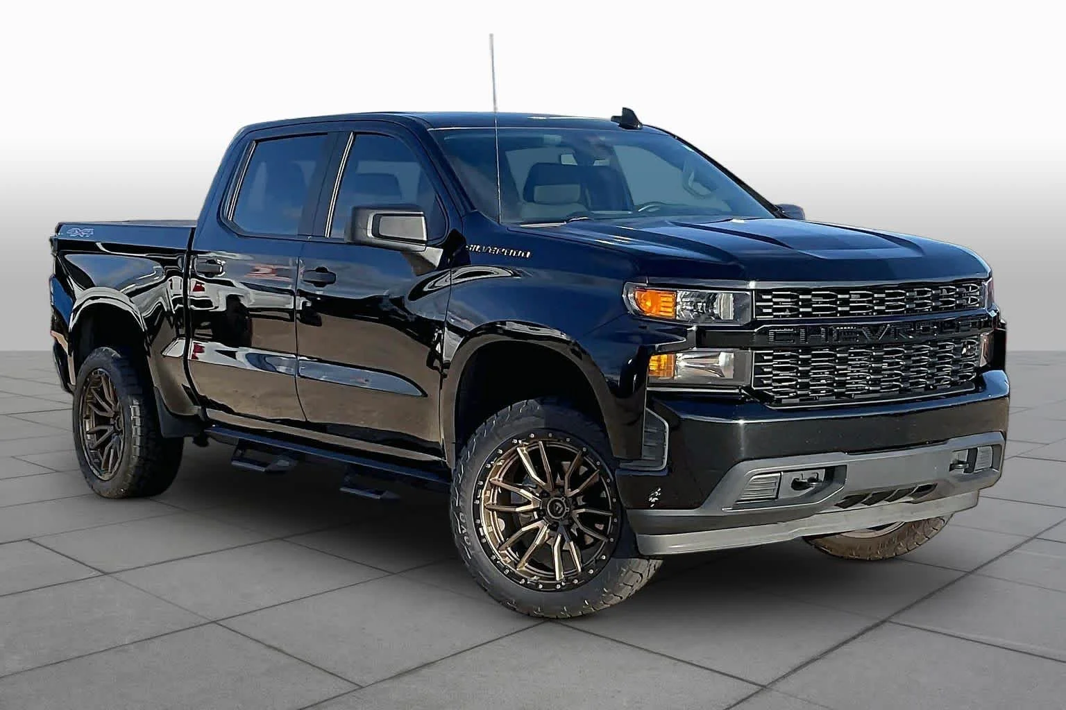 Used 2022 Black Chevrolet Custom image 3