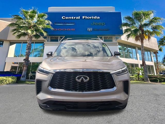 Used 2025 Silver INFINITI LUXE image 3