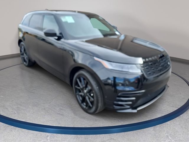 New 2026 Santorini Black Land Rover Dynamic SE image 3
