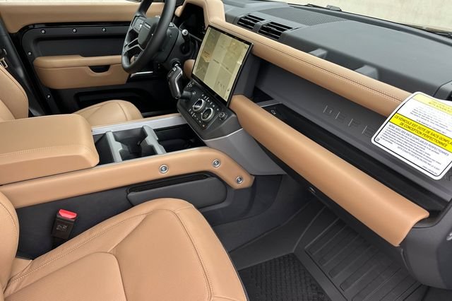 New 2026 Santorini Black Land Rover X image 14