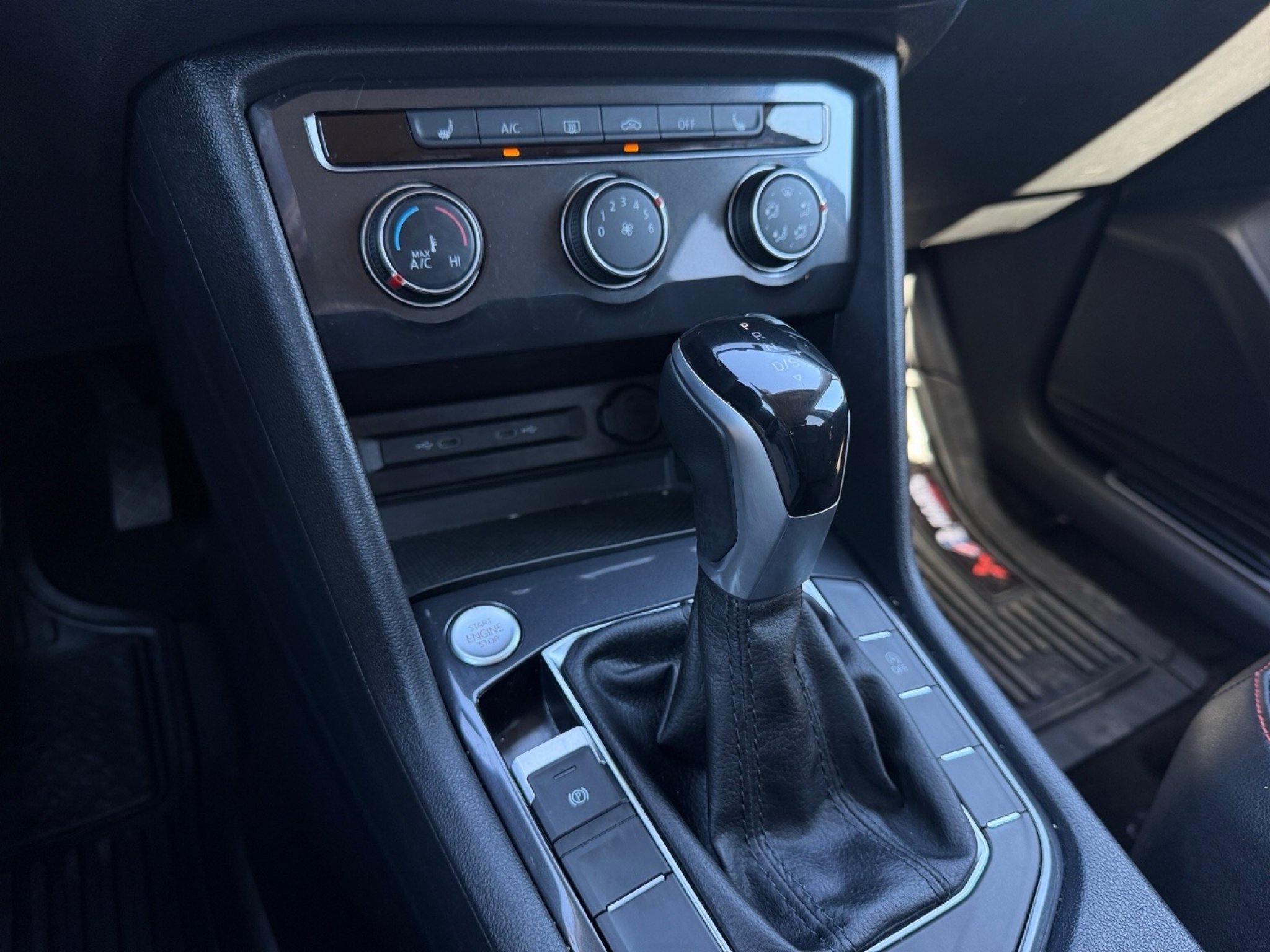 Used 2024 Platinum Gray Metallic Volkswagen Wolfsburg Edition image 25