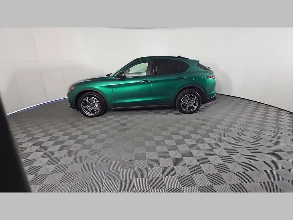 2025 Alfa Romeo Stelvio Base - Photo 34