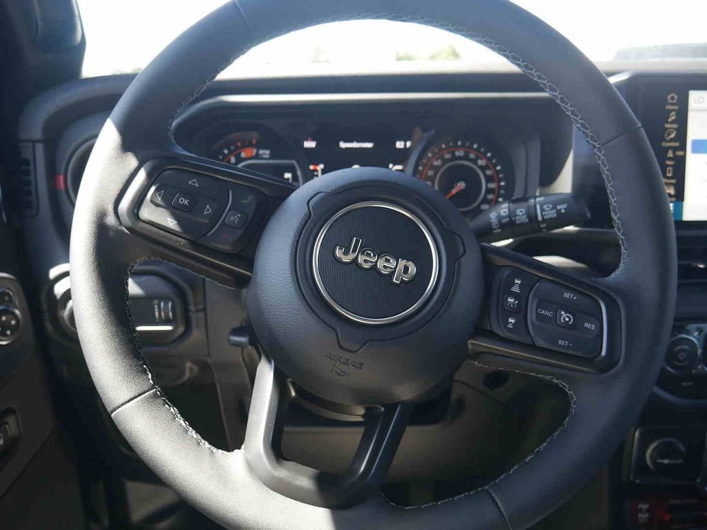 New 2026 Black Clear-Coat Exterior Paint Jeep  image 37