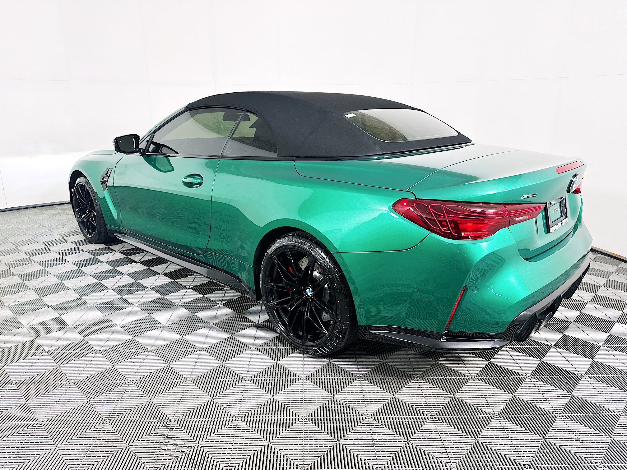 2025 BMW M4 thumbnail 7